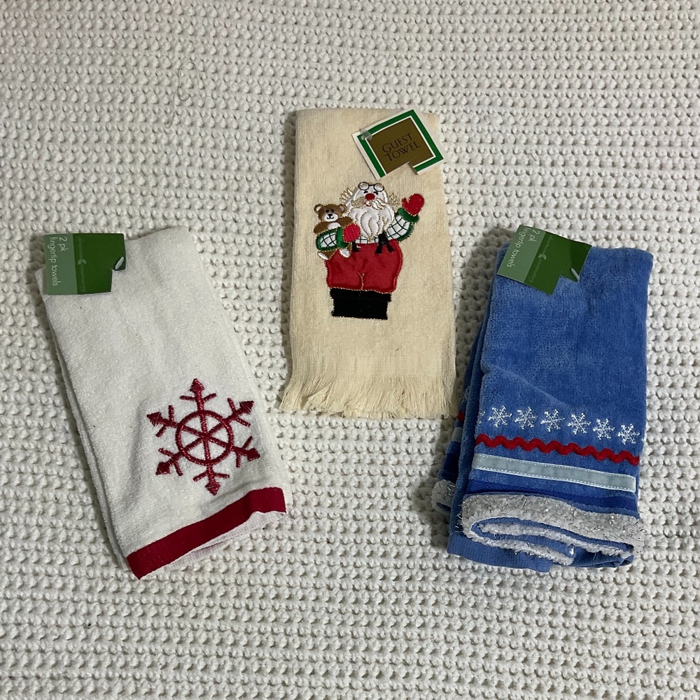 Vintage NEW Lot of 5 Winter Christmas Seasonal Fingertip Towels